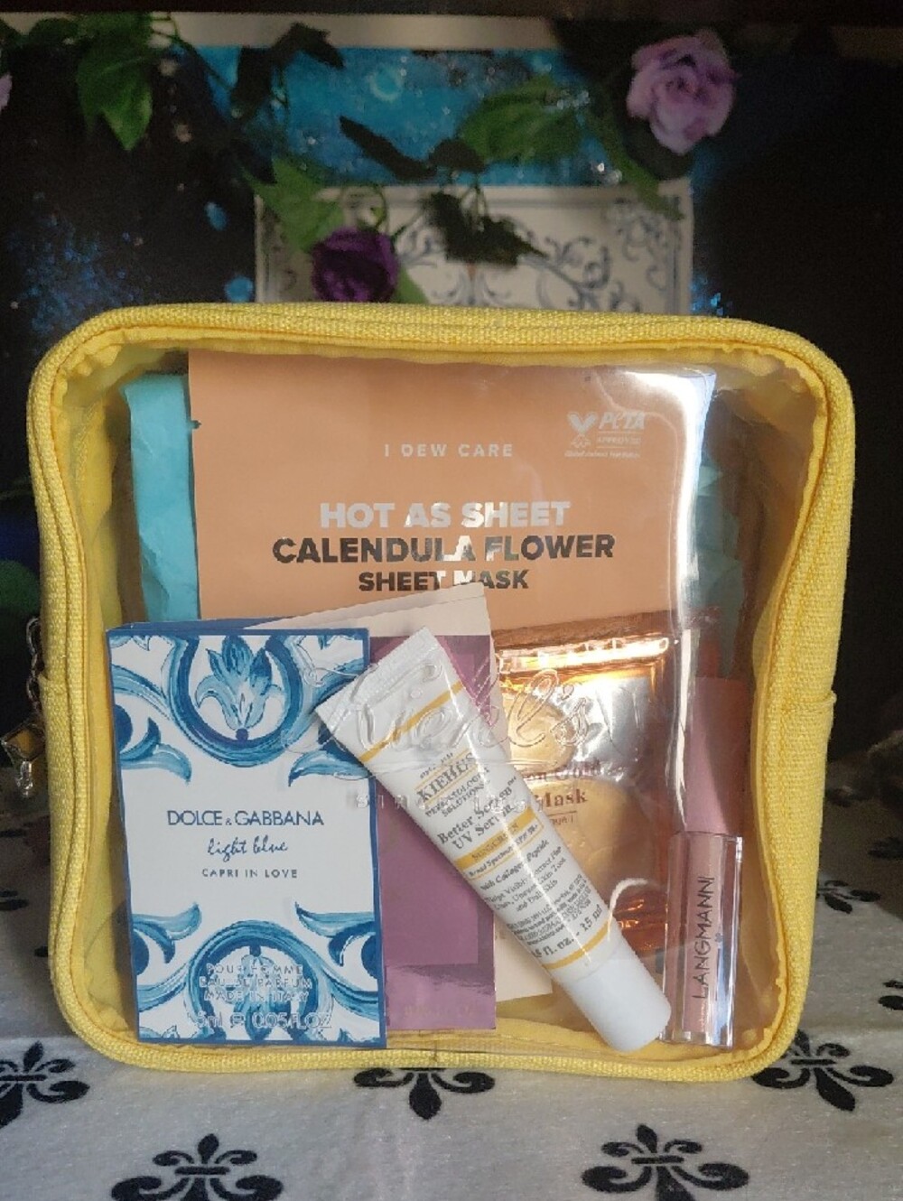 Kiehls Bundle With Kiehls UV Deluxe Sample, 3 Perfume Samples, Face & Eye Mask - Picture 5 of 5